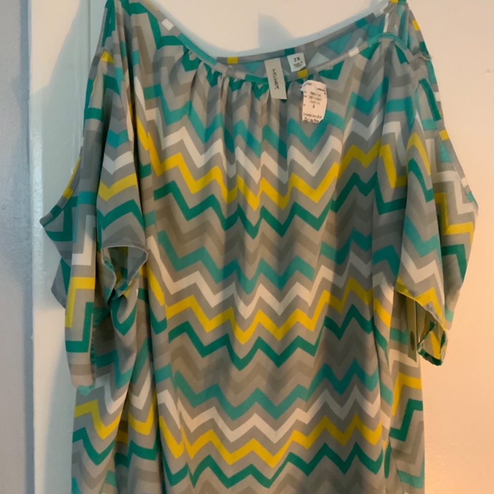 Chevron Print Top - Picture 2 of 2